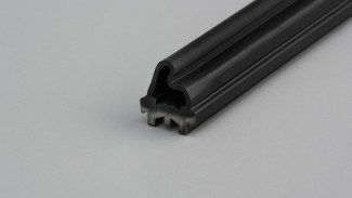 Amrun 16/12 Tömítés ajtó alá (Fekete) Amrun 16/12 Tömítés ajtó alá (Fekete)