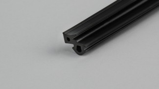 S-1126 Nyílászáró gumitömítés (Fekete | Műanyag nyílászárókhoz) S-1126 Nyílászáró gumitömítés (Fekete | Műanyag nyílászárókhoz)